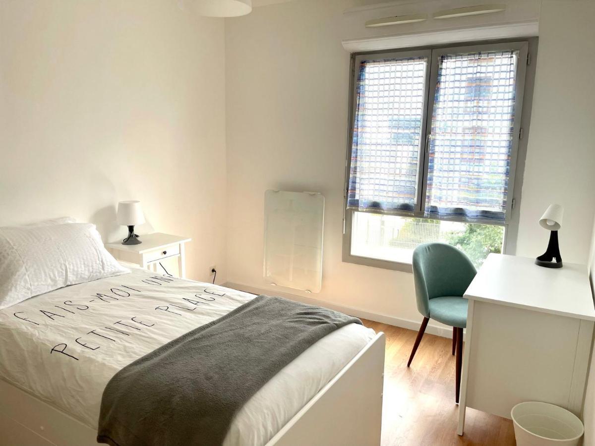 Apartment Superbe 3 Pieces Face Gare Tgv / Rer De Massy